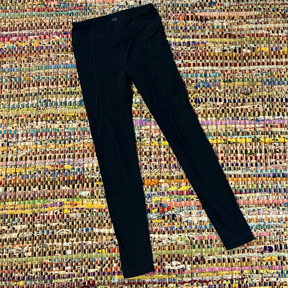 Athleta Girl leggings with pockets ( M 8-10)